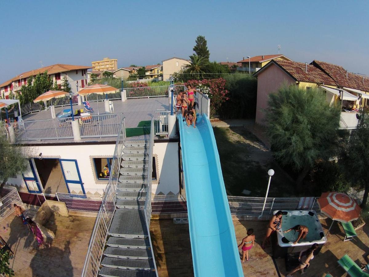 Lianna Beach Resort Marina Di Montenero Esterno foto